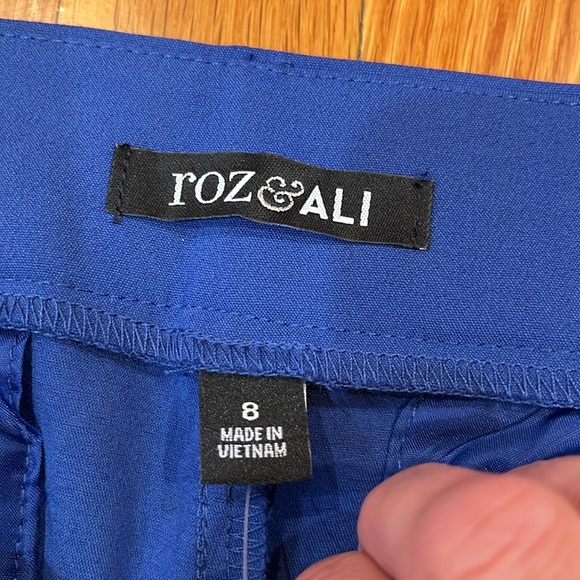 ROZ & ALI  beautiful Royal Blue Ankle  pant Size 8 zipper design side bottom leg - Picture 4 of 16